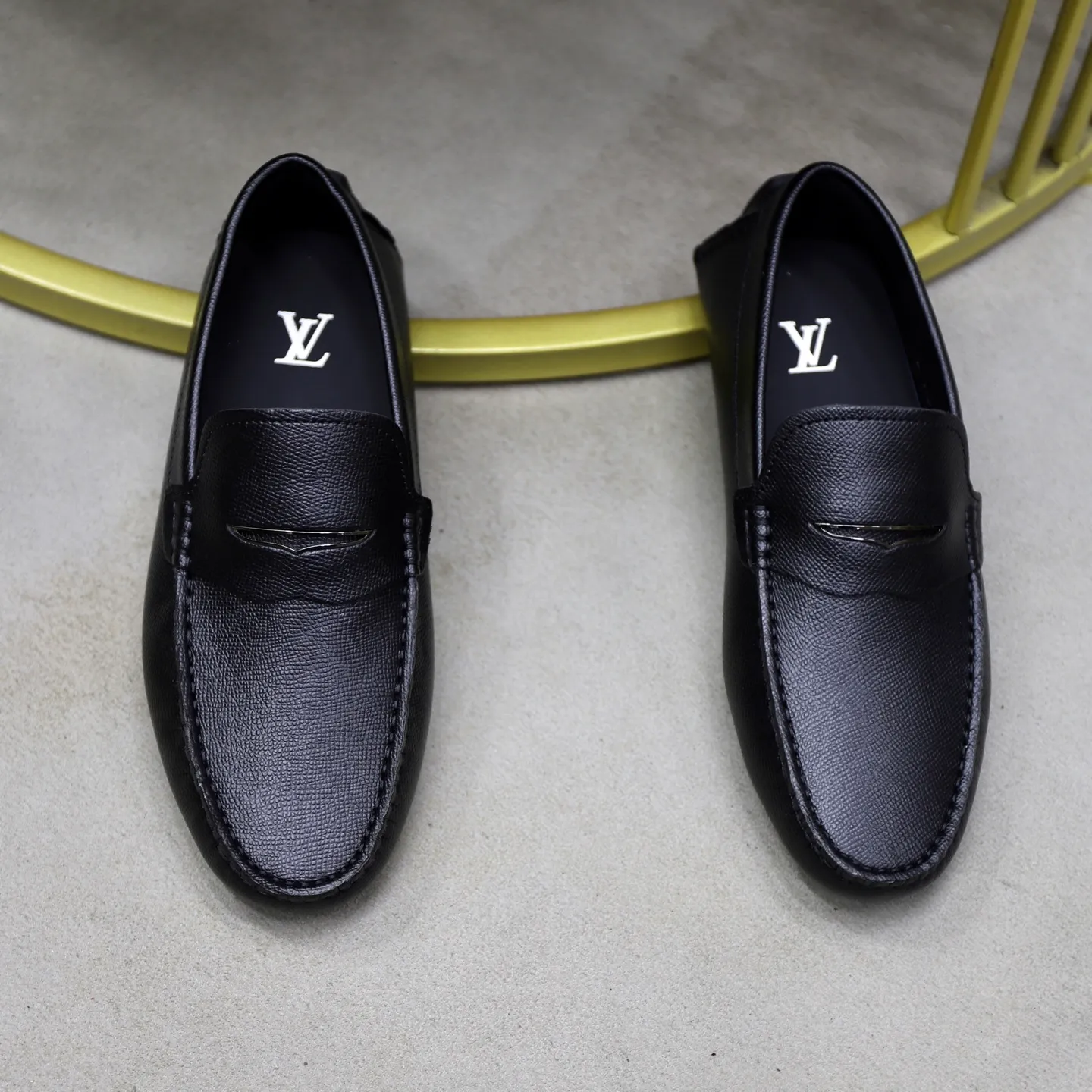 Ex-factory price: 480💰【LV】Louis Vuitton ⚠️High-end men’s driving and pedal series ⚠️38-44 (customized for 45) ⚠️All original cowhide leather! Thick and soft! Made entirely of calfskin lining! Rubber sheet anti-slip beanie sole! Three-dimensional package technology! Fashionable and classic! Handicrafts! Original high quality! Feel free to compare!